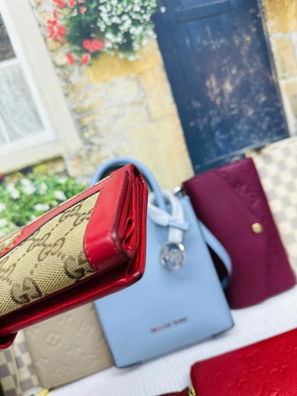 Gucci Beige GG Canvas Wallet with Red Leather Trim - Picture 3 of 8